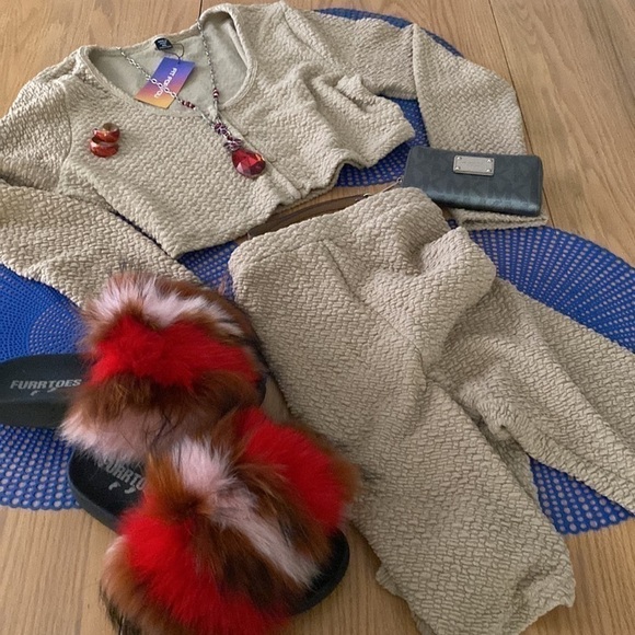 🧘♀️SOFT & Thick fabric so SOFT. Crop Top w/ Matching Shorts. BodyCon Sexy. 🎣 - Picture 6 of 12